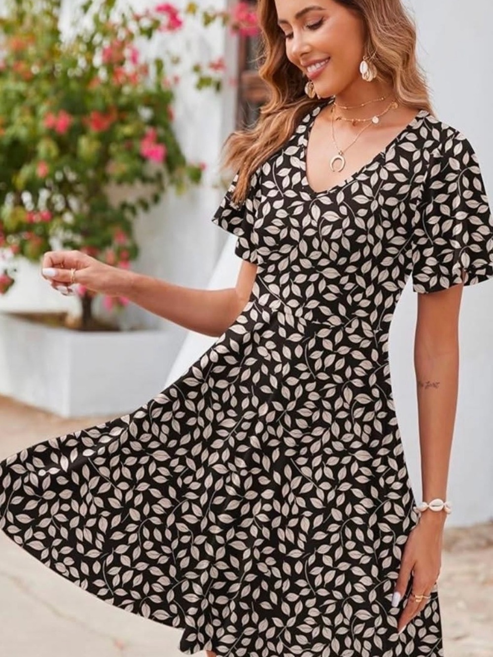Women's Black & Cream Leaf-Print V-Neck Dress with pockets size XL